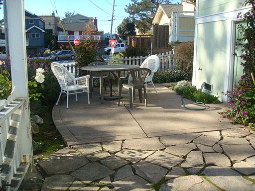 3rd image of 2721 E Cliff Dr