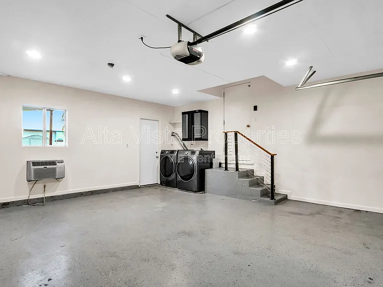 120 Green Ave — Photo 22