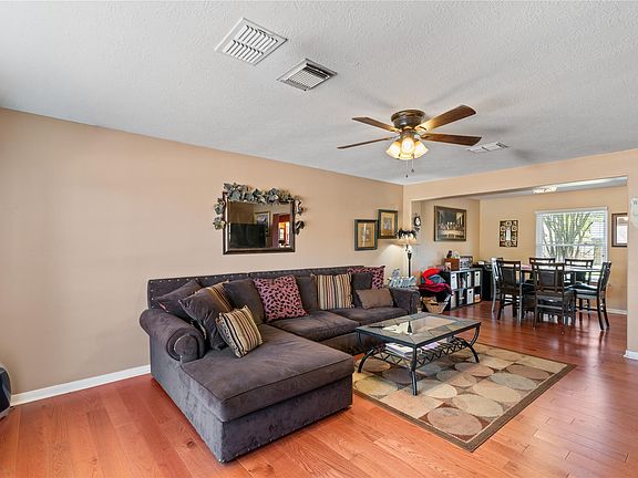 4th image of 3727 Oak Lace Dr