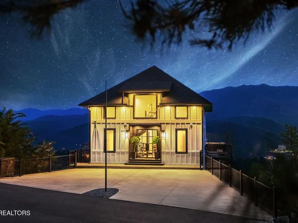 922 Piney Butt Way, Gatlinburg, TN 37738