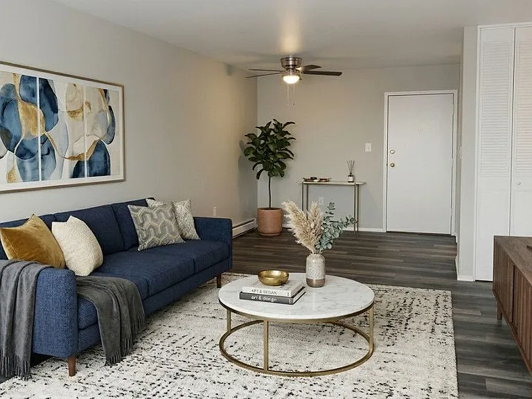 Gaslight Apartments — Photo 6