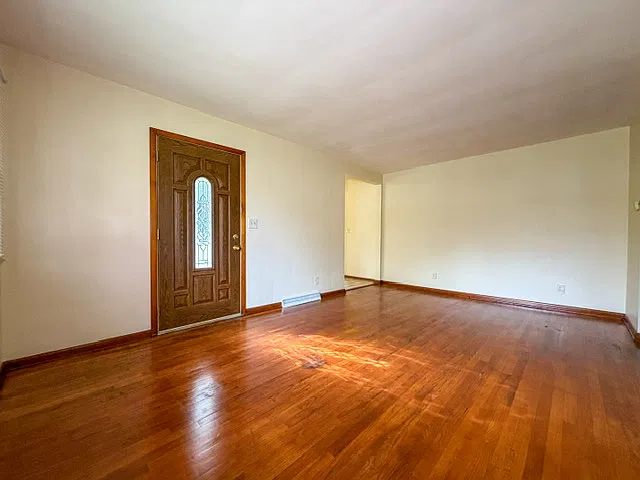 344 South Inglewood Avenue - 1 — Photo 2