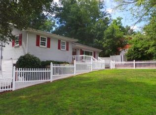 231 Poplar Hill Dr, Johnson City, TN 37604