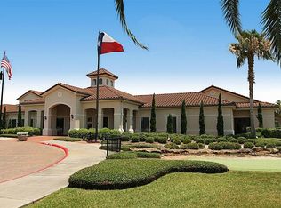 2204 E Capri Dr, Pearland, TX 77581