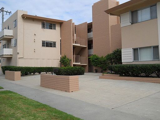2nd image of 4655 Lamont St APT 315