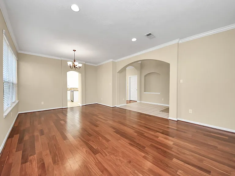 323 N Esplanade Ln — Photo 4