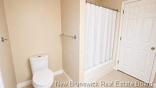 4th image of 633 Whitepine Rd