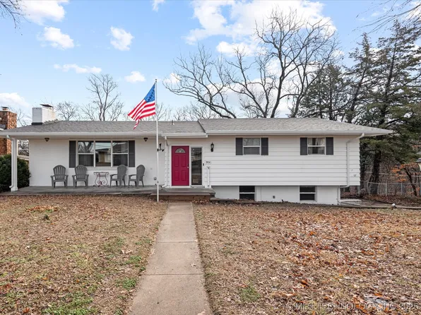 904 Briarwood Dr, Bartlesville, OK 74006