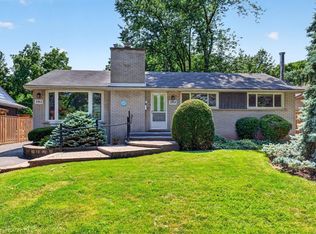 392 Henderson Rd, Burlington, ON L7L 2P8