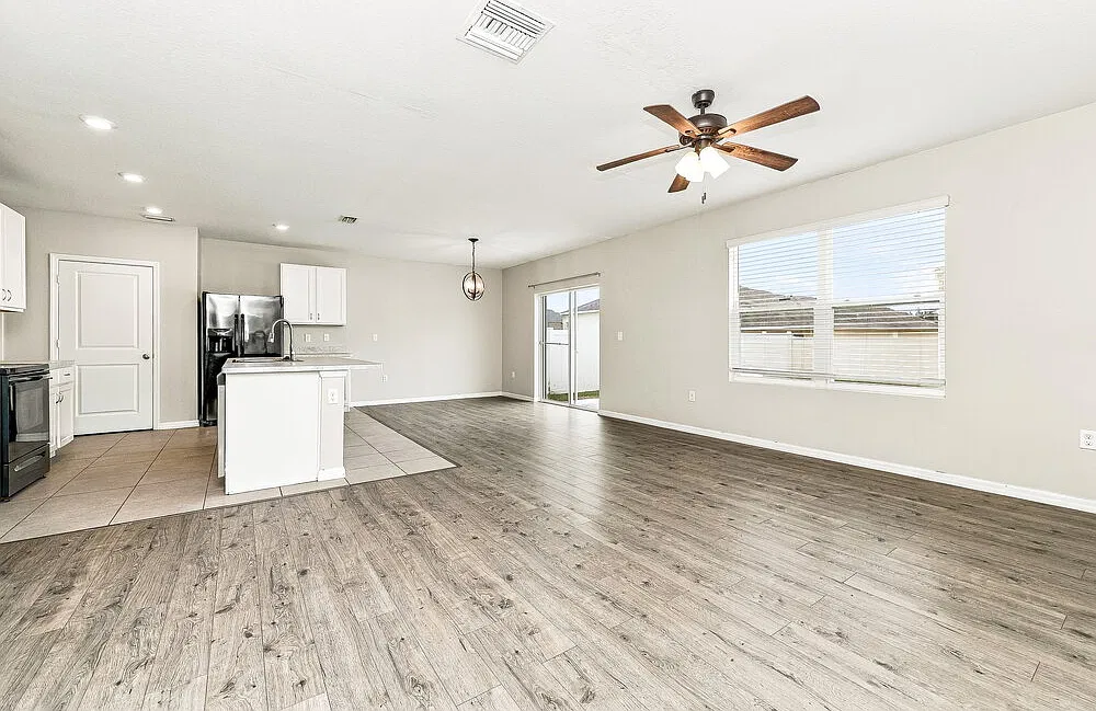 4 bed, 2.5 bath, 2078 sqft, $2,045 — Photo 4