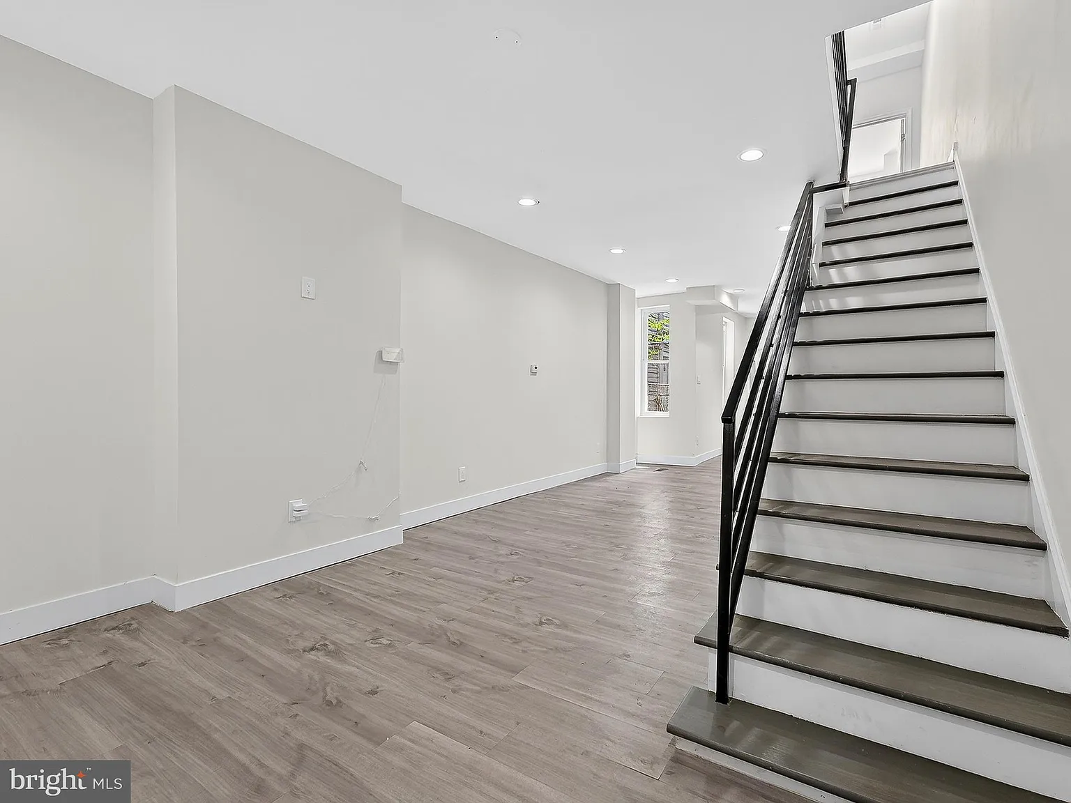 3 bed, 2.5 bath, 832 sqft, $2,000 — Photo 3
