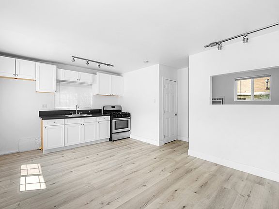 4th image of 1449 E Garfield Ave