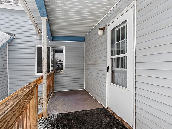 5th image of 421 Edison St