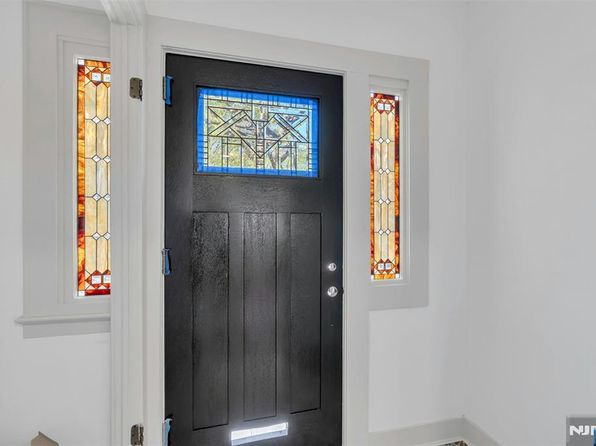275 Carlton Ter, Teaneck, NJ 07666
