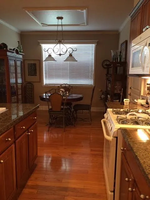 2 bed, 1782 sqft, $2,995 — Photo 4