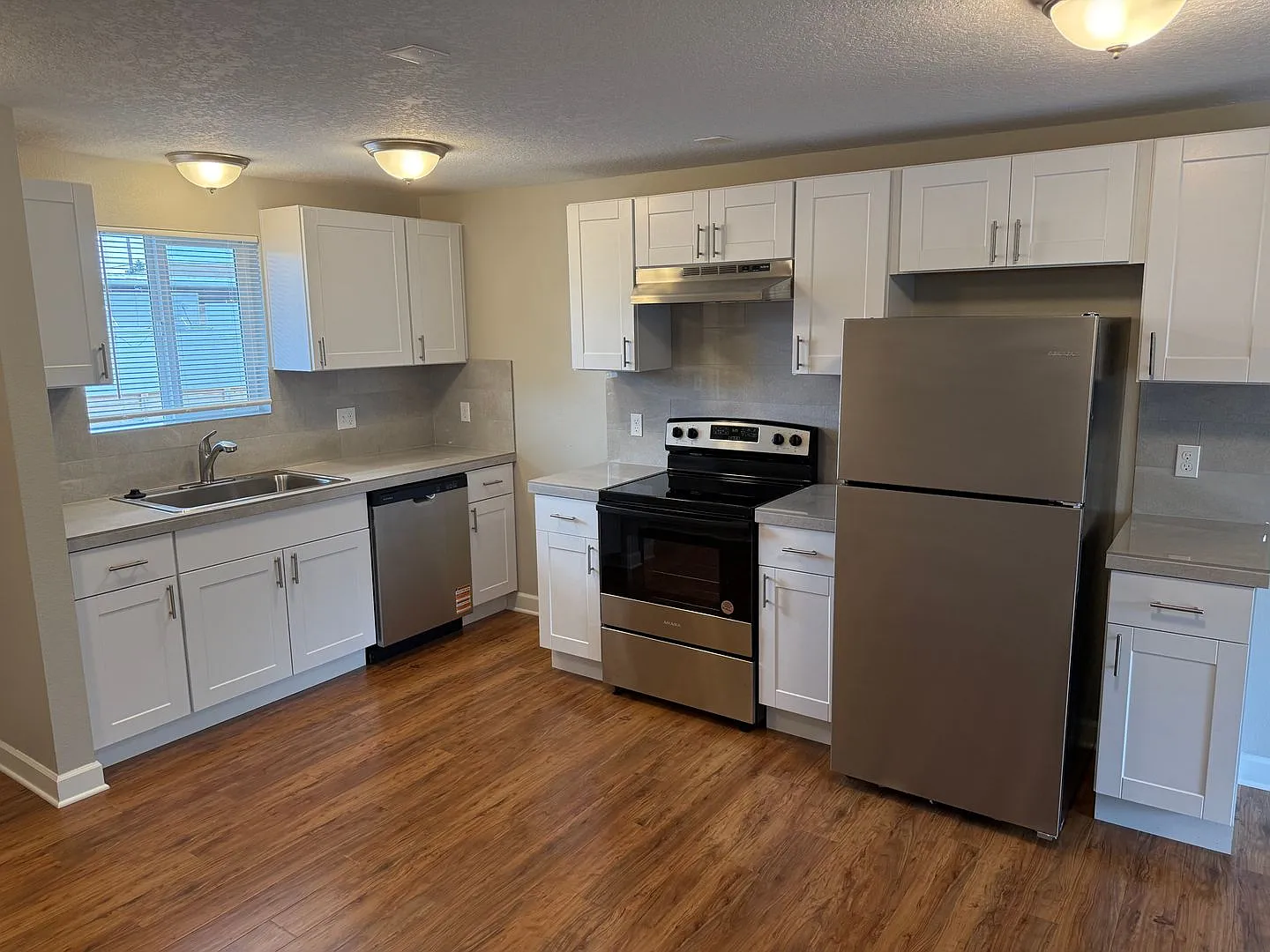 MAC CITY APARTMENTS — Photo 2