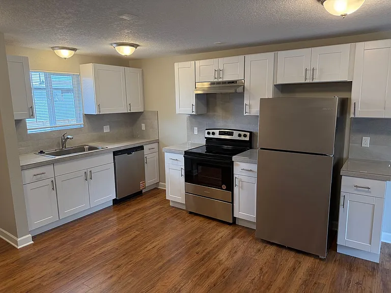 MAC CITY APARTMENTS — Photo 2