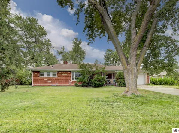 8339 Izard St, Omaha, NE 68114