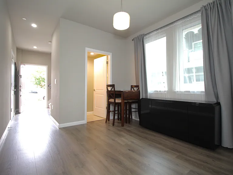 819 Estancia Ct — Photo 5