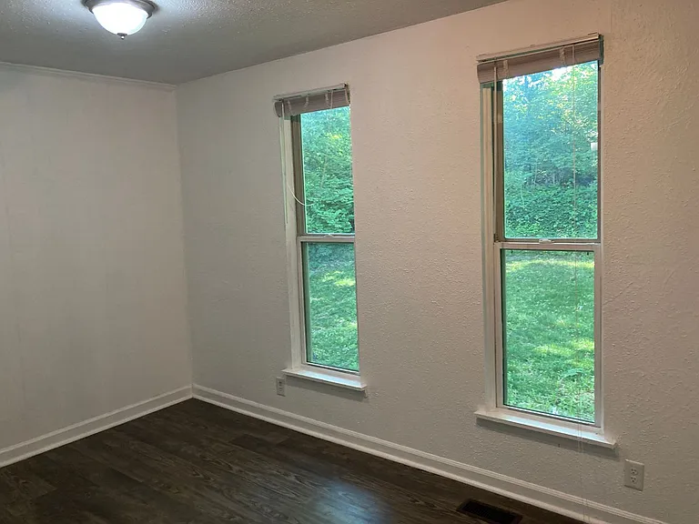 5240 Tusculum Ct — Photo 10