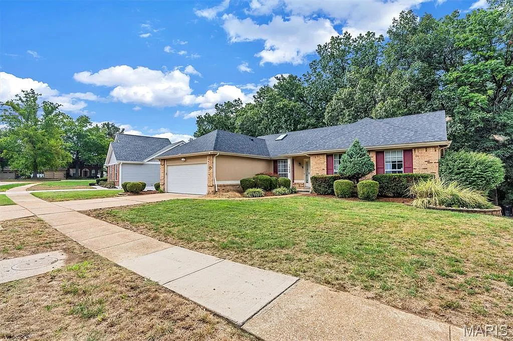 4 bed, 3.0 bath, 2454 sqft, $3,200 — Photo 3