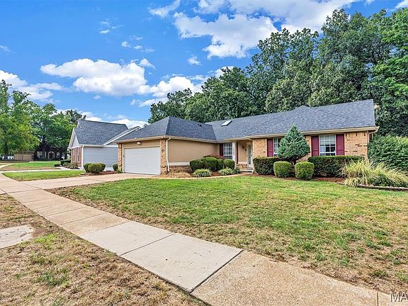 3rd image of 1409 Oakhall Manor Ct