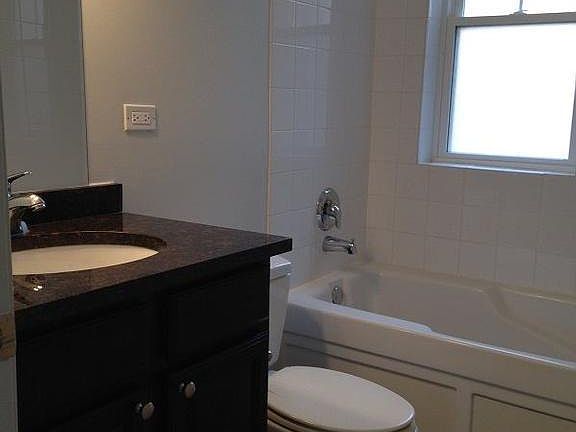 5th image of 7722 N Ashland Ave #B1