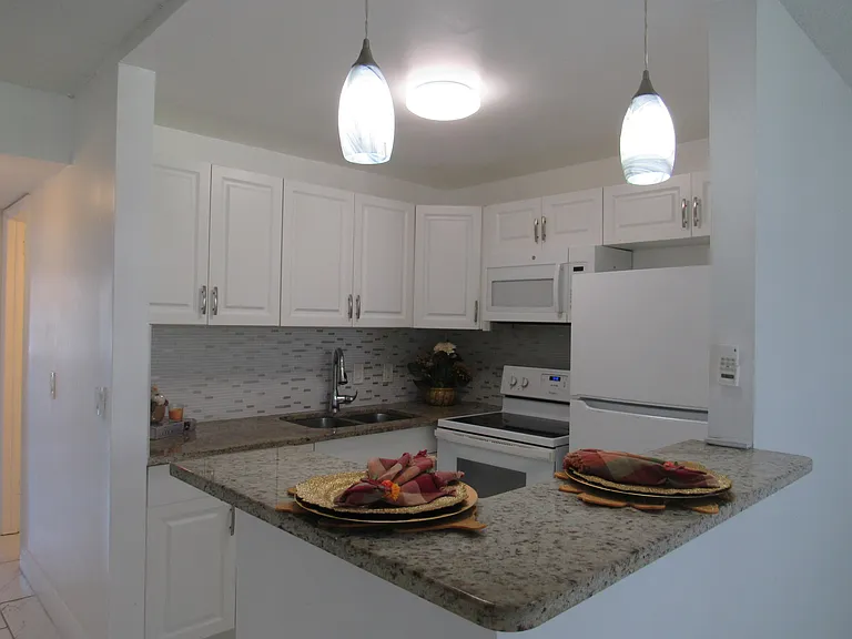 76 Cambridge Rd E #D — Photo 1