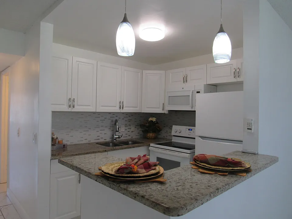 76 Cambridge Rd E #D