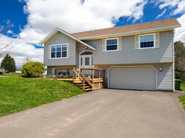 4 Sobey Dr, Cornwall, PE C0A 1H3