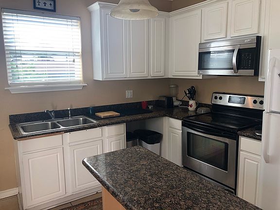 3rd image of 105 E Pompano St #6