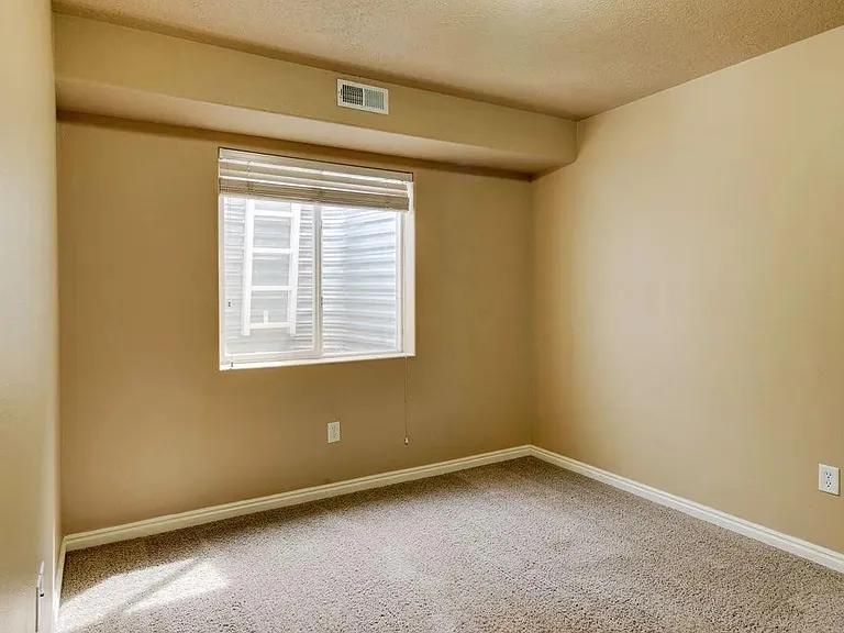 173 E Fiddlers Canyon Rd #11 — Photo 3