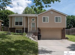 1101 Shawnee Rd, Papillion, NE 68046