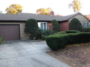 44 Clinton Ave, Saint James, NY 11780