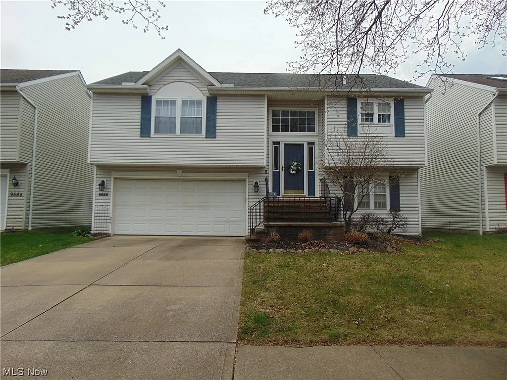 9558 Cyprus Ln photo 1