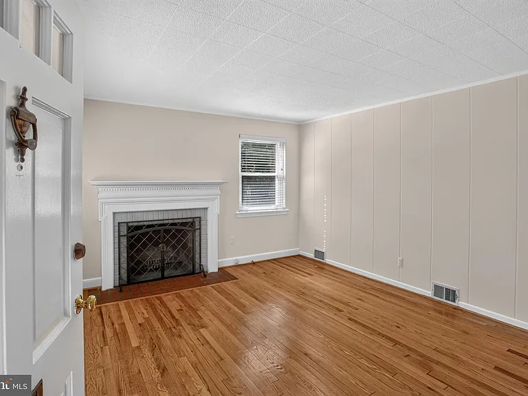 5915 Ryland Dr — Photo 3