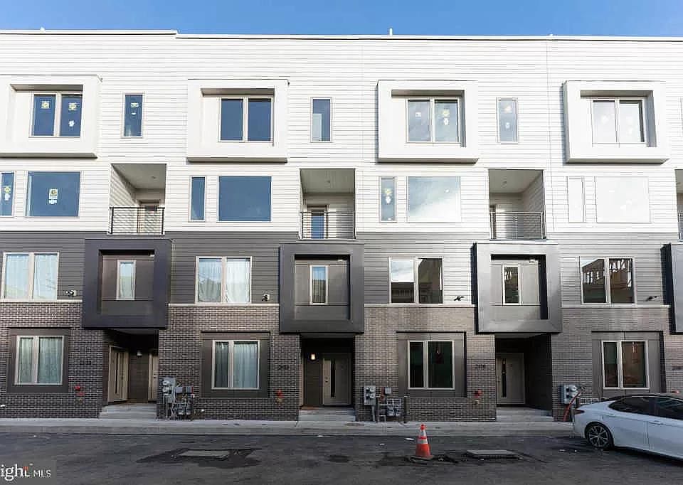 1st image of 2138 Kensington Walk