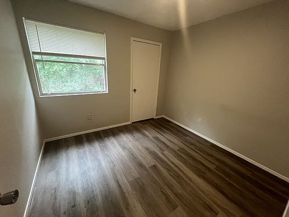 5th image of 815 Bracewood Cir APT C