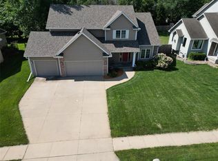 7322 Oakwood Dr, Urbandale, IA 50322