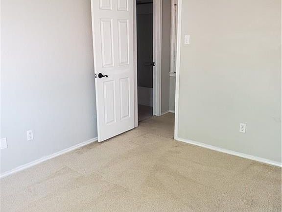 3rd image of 207 Mesa Dr