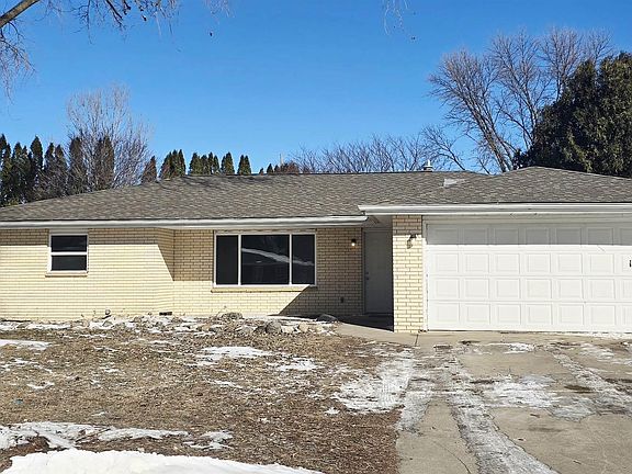 2nd image of 11 Parkwood Pl