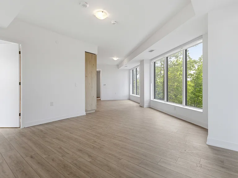 7439 Kingston Rd — Photo 51