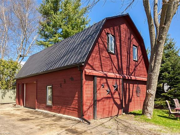 3rd image of 109 McNab St