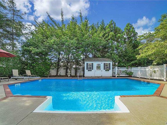4th image of 4 Meadow Ln
