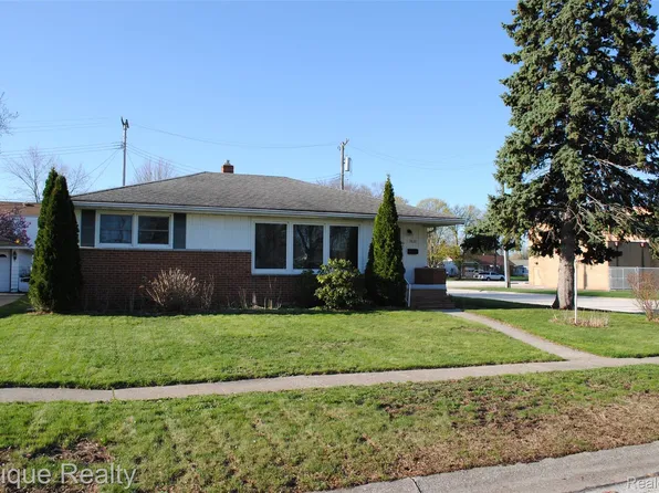 1822 Wall St, Port Huron, MI 48060