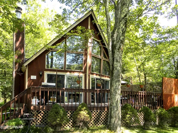 227 Lake Dr, Dingmans Ferry, PA 18328
