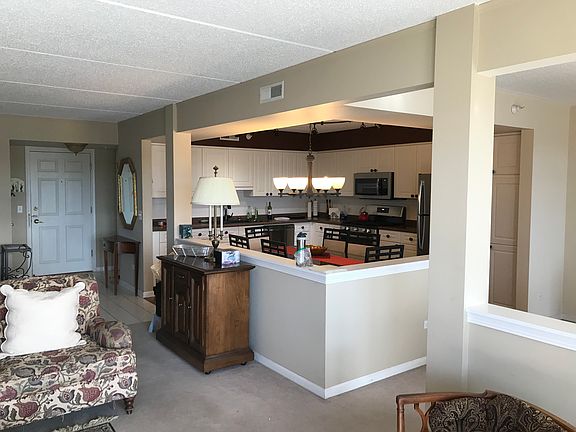3rd image of 7061 W Touhy Ave APT 406