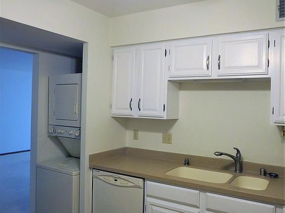 3rd image of 3942 N Oakland Ave #3