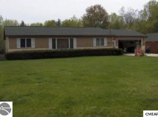 11850 W Kendaville Rd, Riverdale, MI 48877