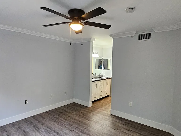 400 Scotia Dr #203 — Photo 54
